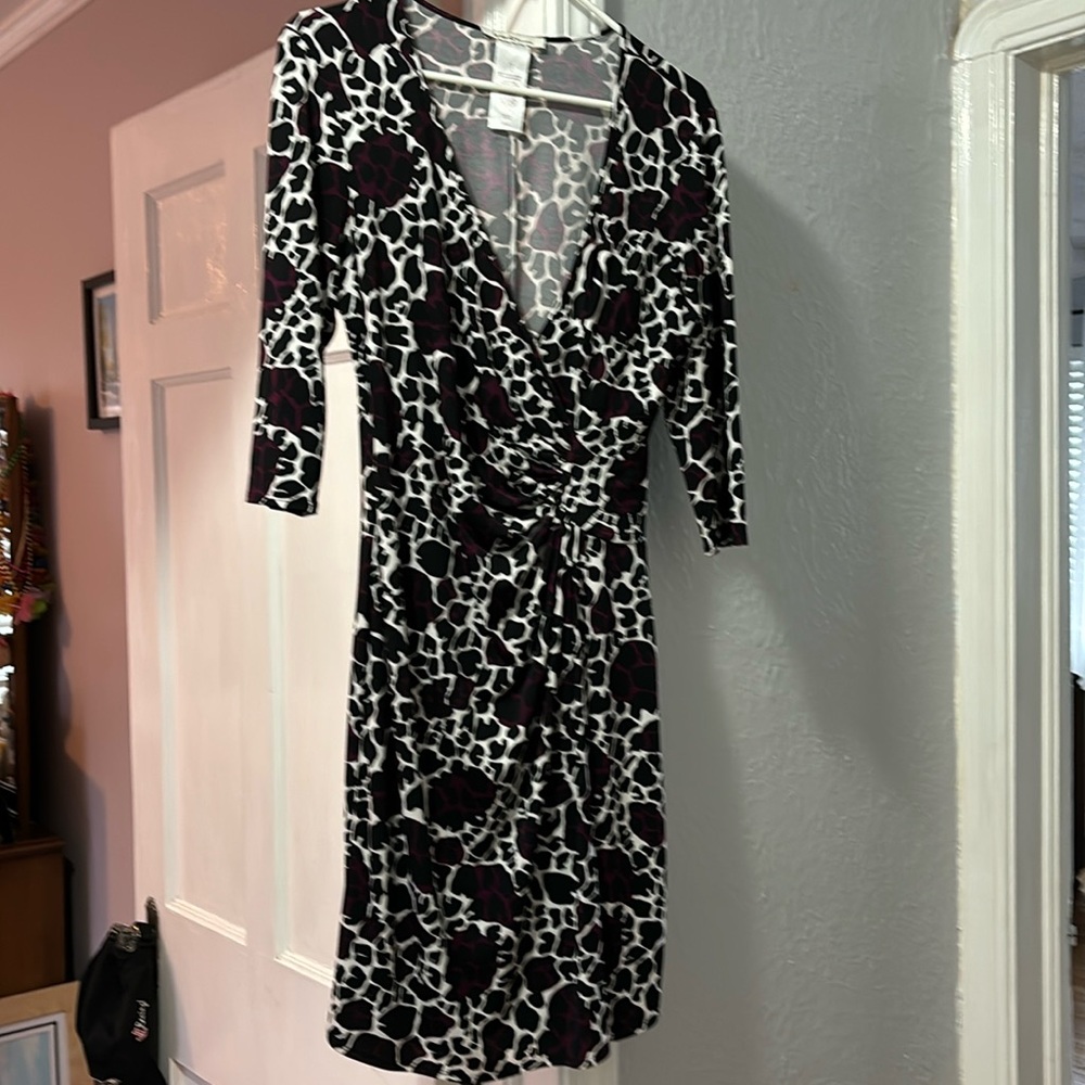 Beautiful print dress with ruching at waist. Great for travel. Size 12
